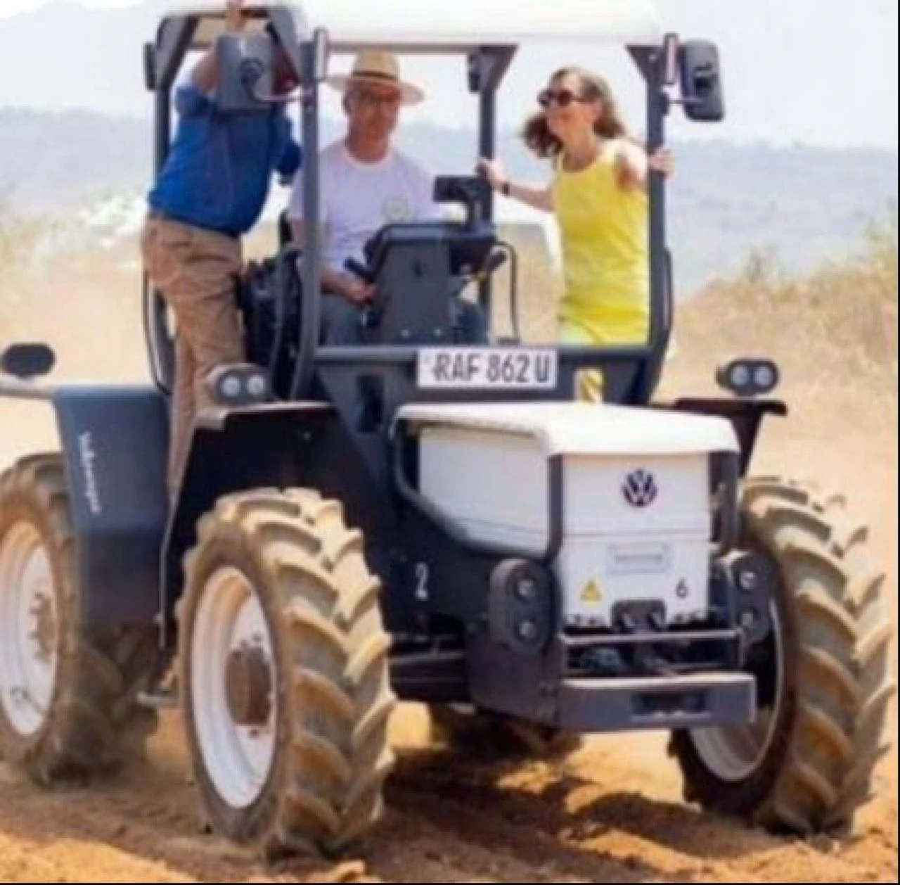 Volkswagen tarlaya giriyor: Elektrikli traktör üretimine başladı