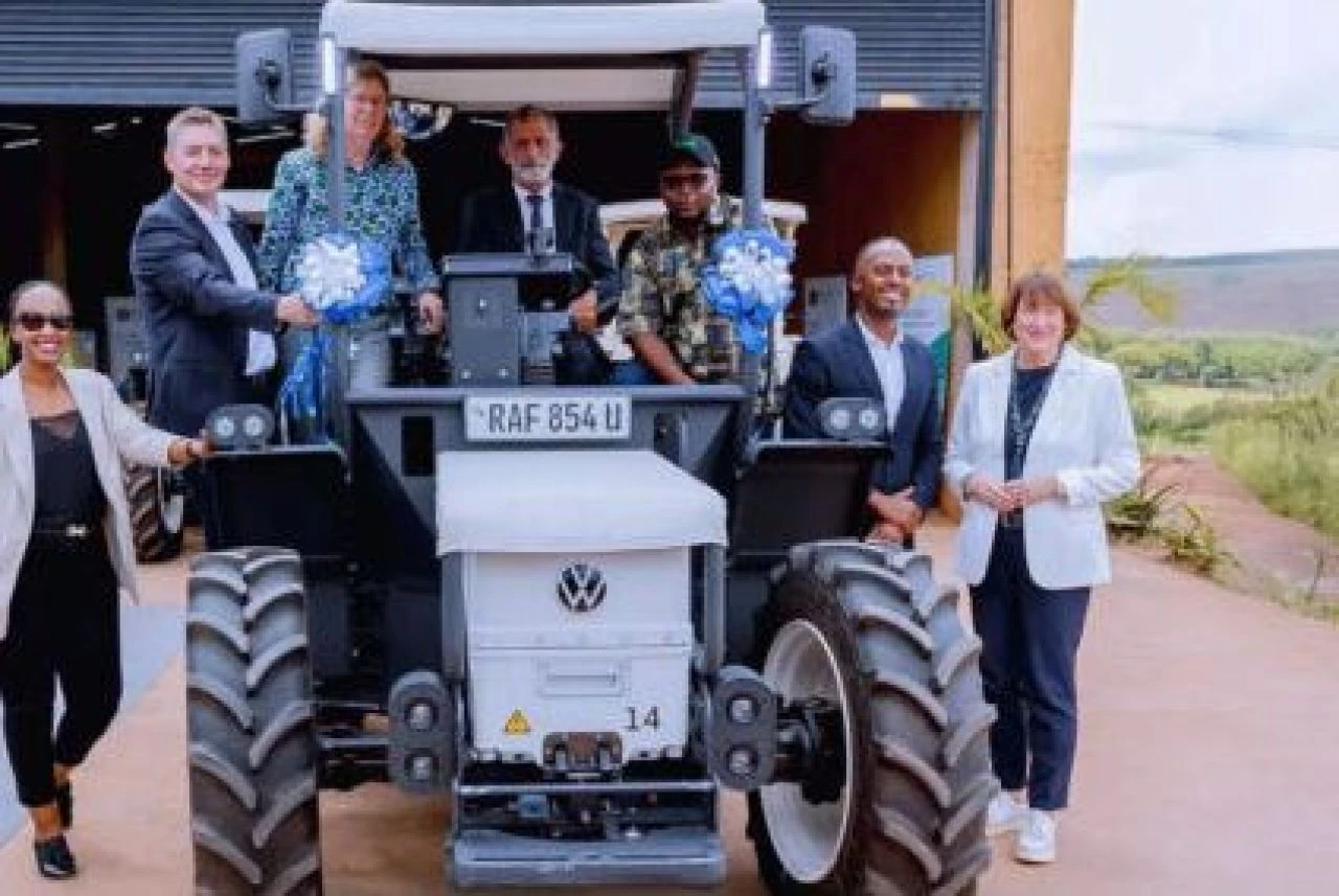 Volkswagen tarlaya giriyor: Elektrikli traktör üretimine başladı