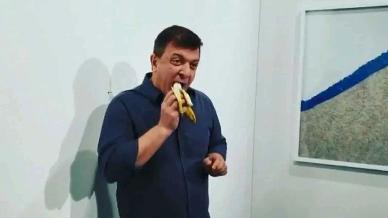 Dünya çapında gündem olmuştu! Duvara bantlı muz dudak uçuklatan fiyata satıldı - 2. Resim