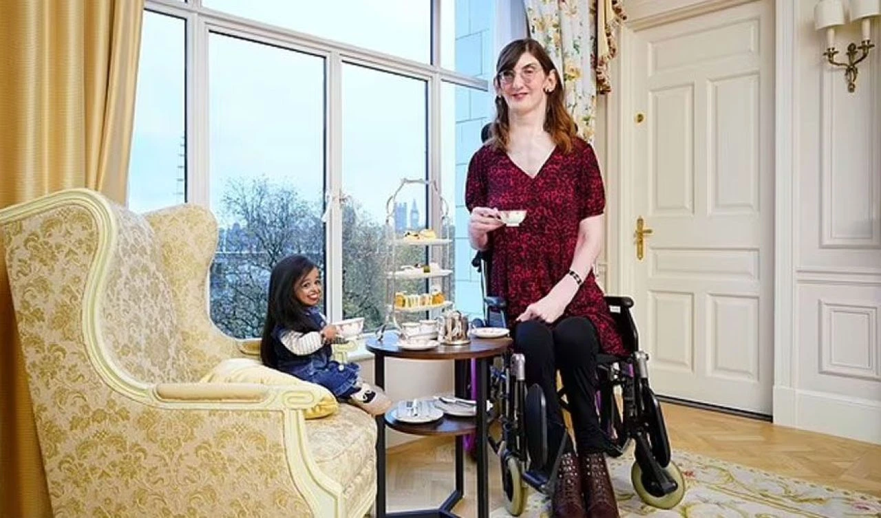 Dünyanın en uzun kadını Rumeysa Gelgi ile dünyanın en kısa kadını Jyoti Amge bir arada! Ortak özellikleri de çok - 1. Resim