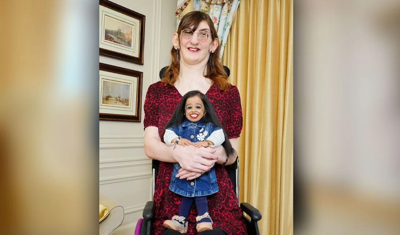 Dünyanın en uzun kadını Rumeysa Gelgi ile dünyanın en kısa kadını Jyoti Amge bir arada! Ortak özellikleri de çok - 2. Resim