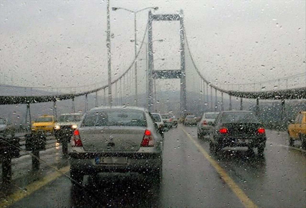 İstanbul trafiğini fırtına vurdu! Yoğunluk yüzde 83'e kadar ulaştı - 2. Resim