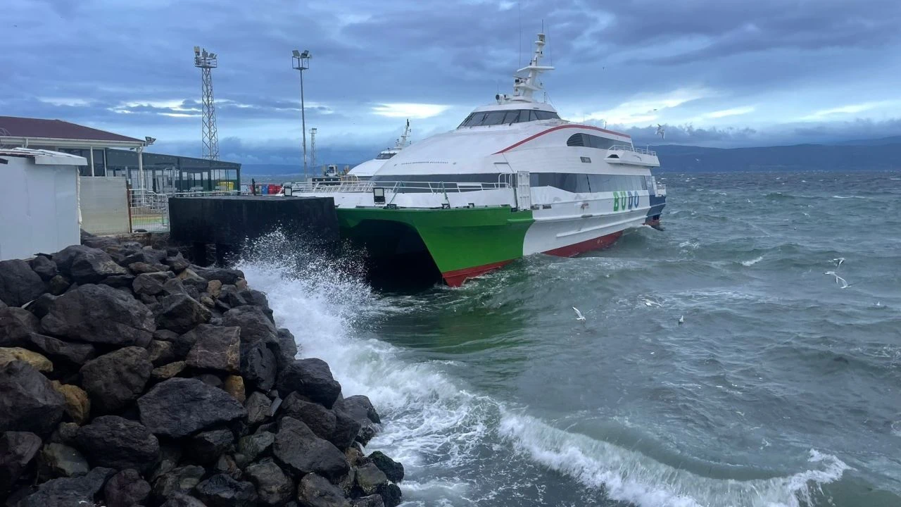 Marmara'da deniz ulaşımına lodos engeli! Seferler iptal edildi - 1. Resim