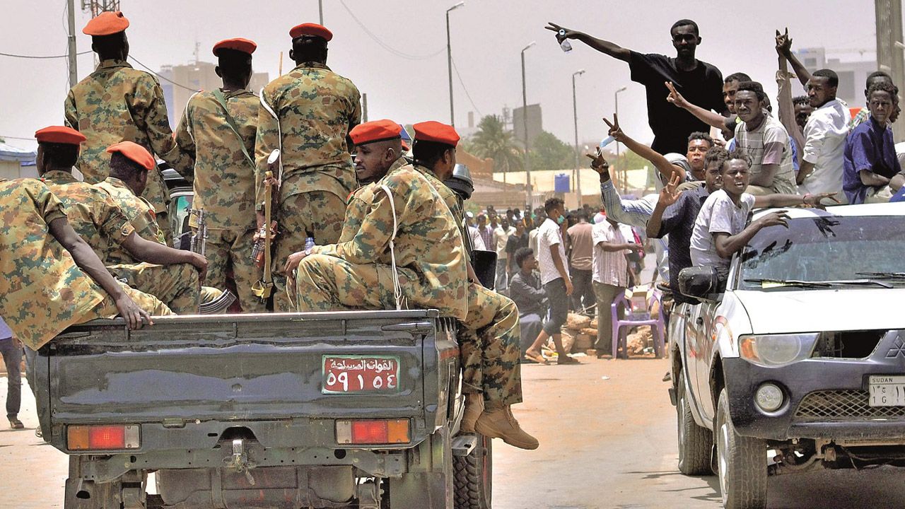 Afrika ülkesinde darbe girişimi! Uçaksavar sesleri duyuldu