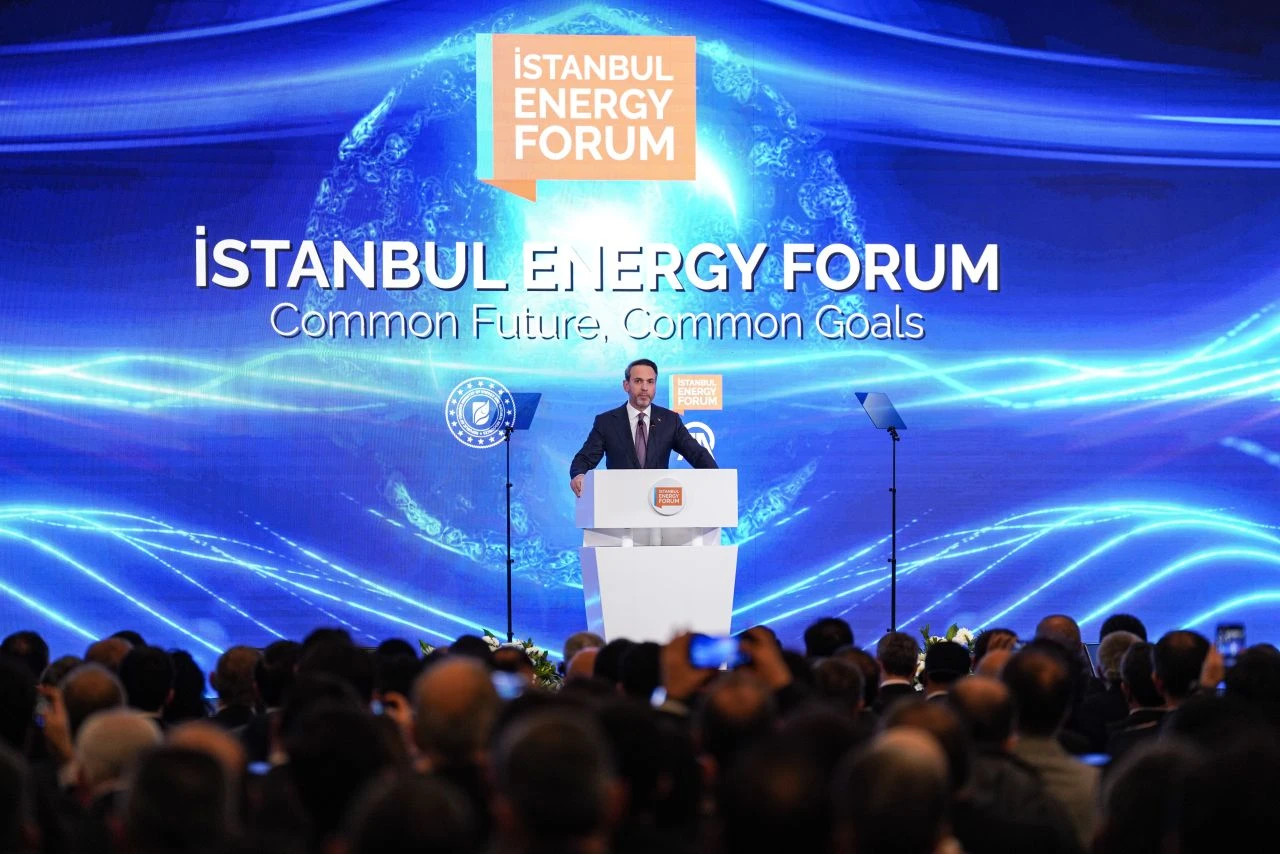 Bakan Bayraktar'dan dikkat çeken açıklama: Türkiye'nin elektrik ihtiyacını rüzgar ve güneş enerjisiyle karşılar hale geldik - 2. Resim