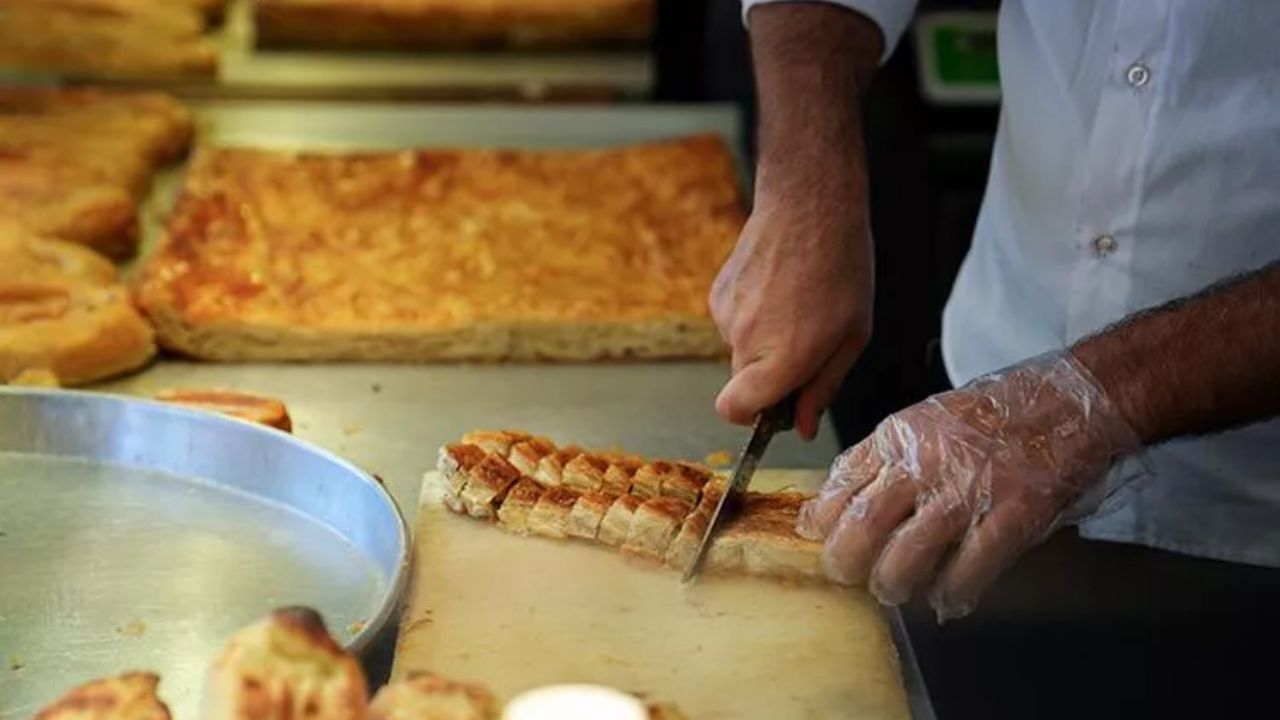 Gıda skandalları listesi güncellendi! Ünlü markanın ismiyle satılan börekte tespit edilenler şoke etti