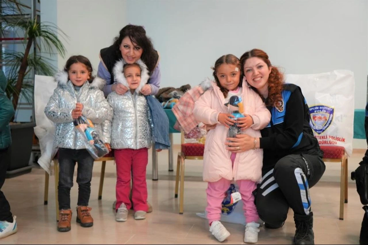 Muş polisi 2 bin 600 öğrenciye sinema keyfi yaşattı!