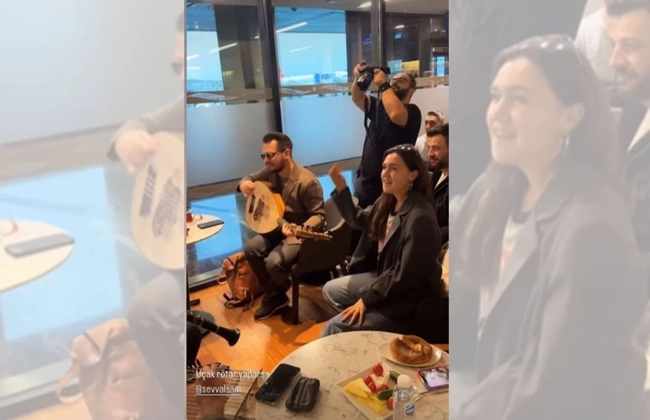 Şevval Sam rötar mağduru oldu! Havalimanında hem prova hem de yolcuları eğlendirdi - 1. Resim