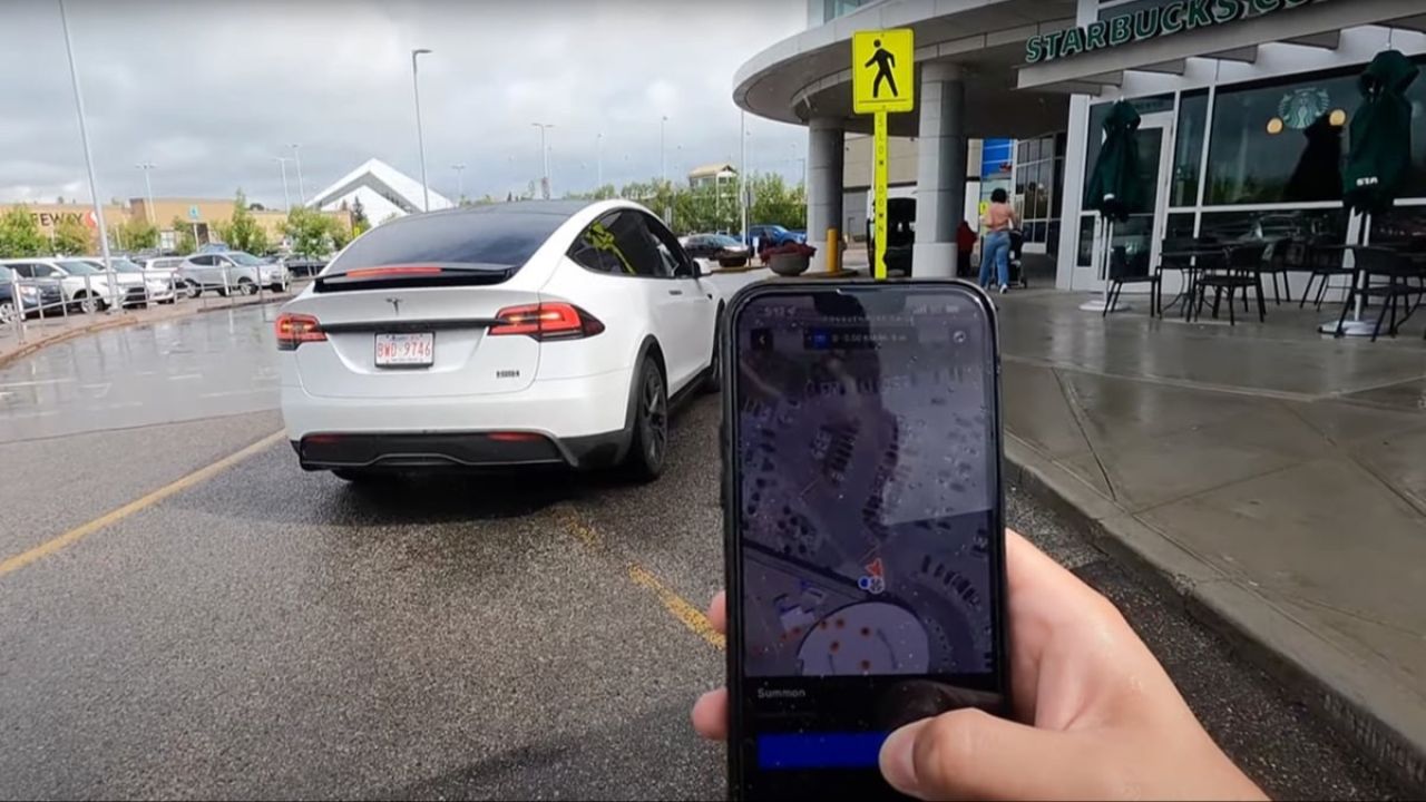 Tesla, akıllı park özelliğini Türkiye'ye getirdi: Büyük otoparklarda araç arama tarihe karışıyor - 1. Resim