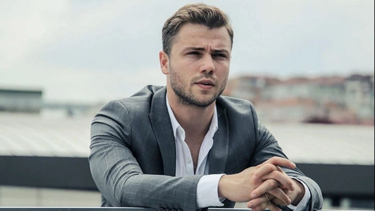 Tolga Sarıtaş'tan "Uzun İnce Bir Yoldayım" düeti! Herkes ayakta alkışladı