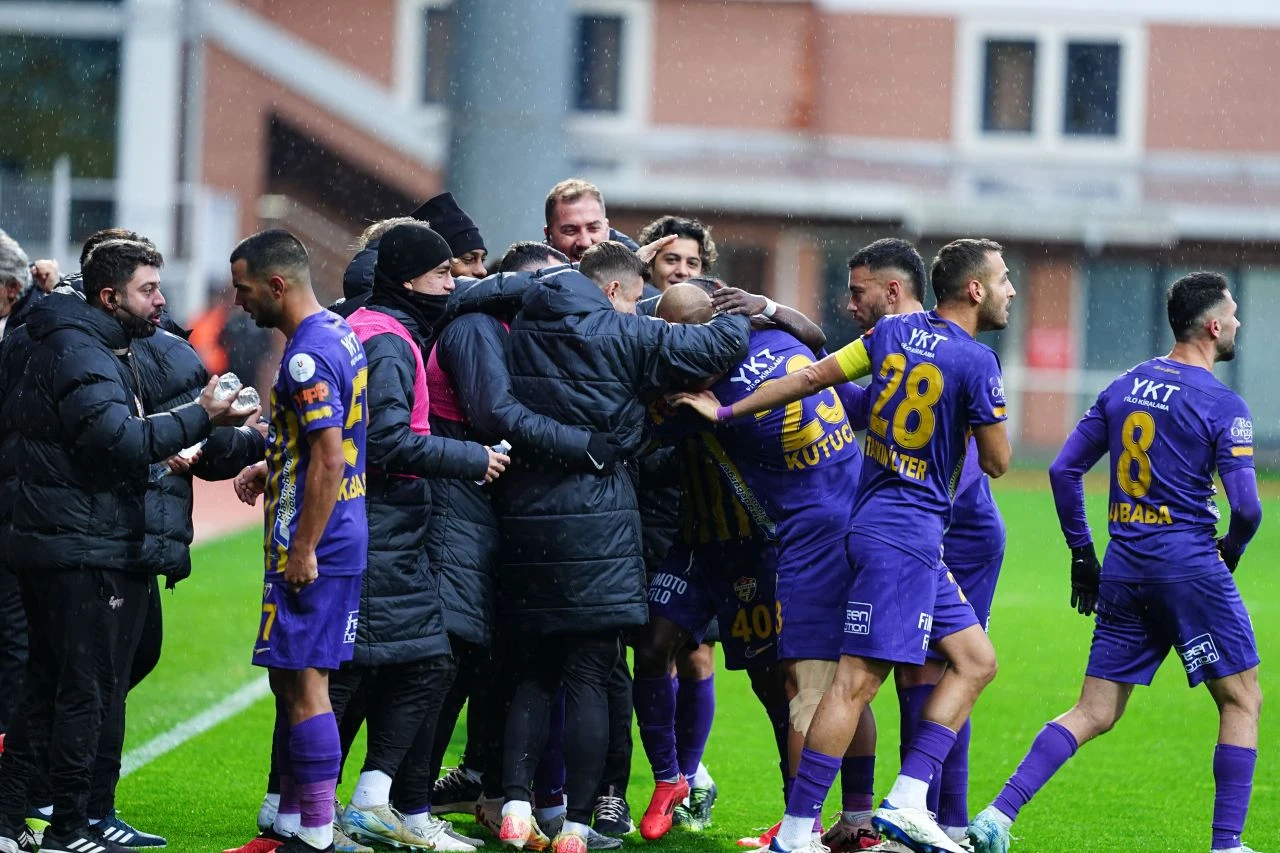 Arda Turan evinde kaybetti! Rizespor, Eyüpspor'u geriden gelerek yendi - 1. Resim