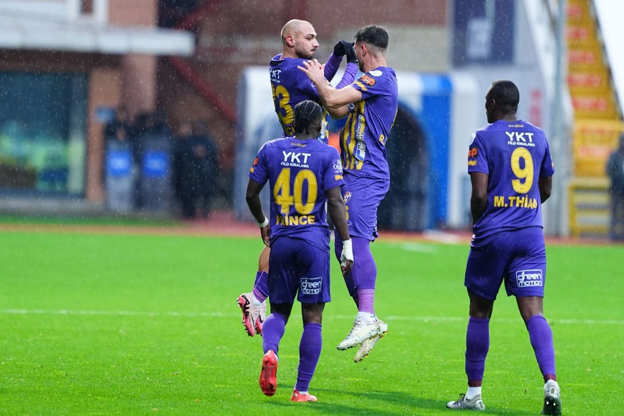 Arda Turan evinde kaybetti! Rizespor, Eyüpspor'u geriden gelerek yendi - 2. Resim