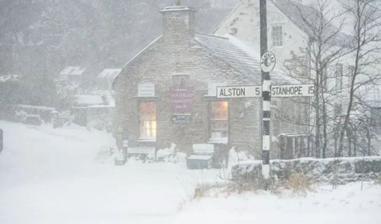 İngiltere'yi 'Bert Fırtınası' vurdu! Uzmanlardan uyarı geldi: Yiyecek ve su stoklayın - 1. Resim