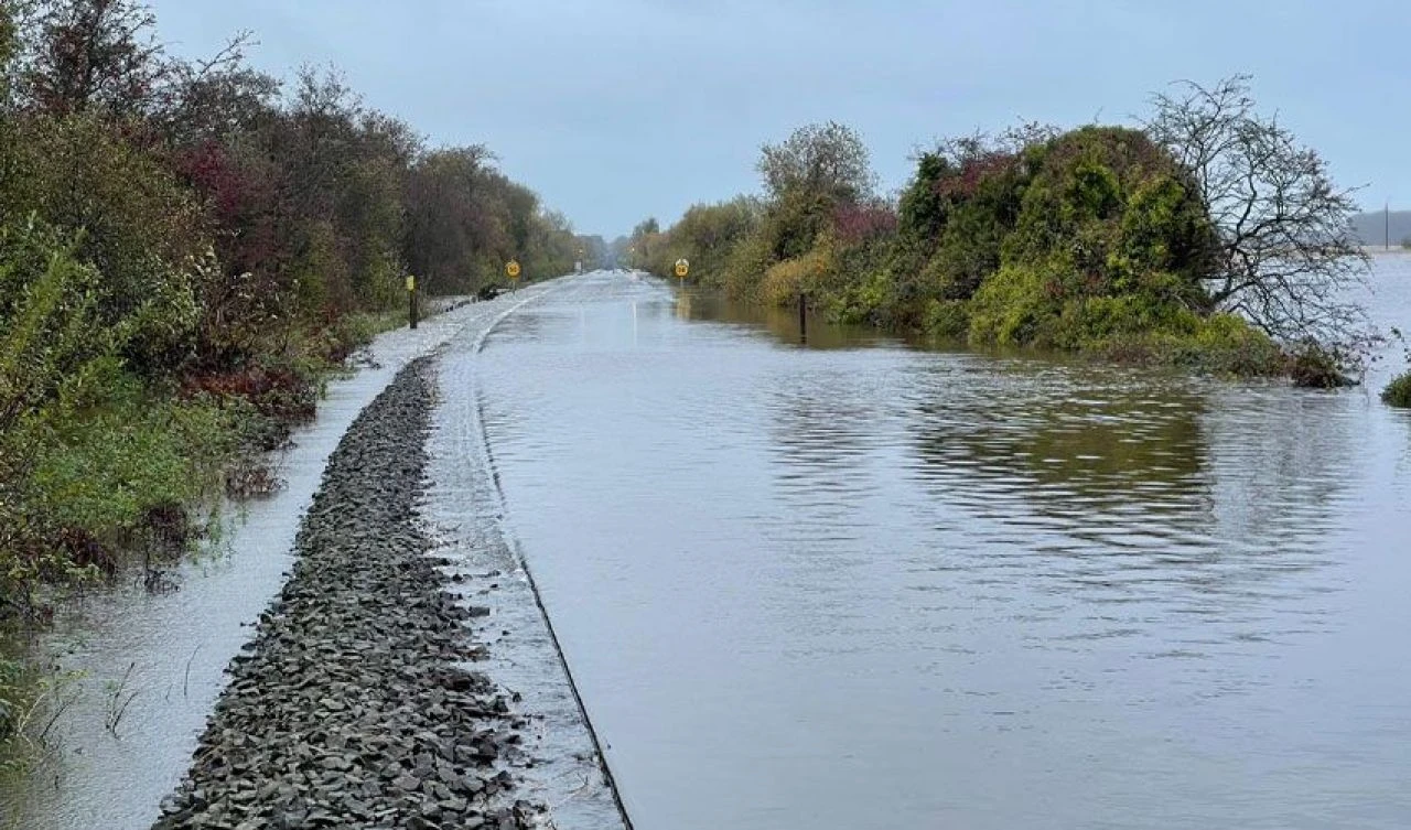 İngiltere'yi 'Bert Fırtınası' vurdu! Uzmanlardan uyarı geldi: Yiyecek ve su stoklayın - 5. Resim