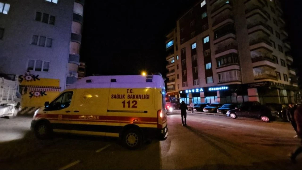 Kayseri’de evini ateşe veren şahıs binayı sokağa döktü! - 2. Resim