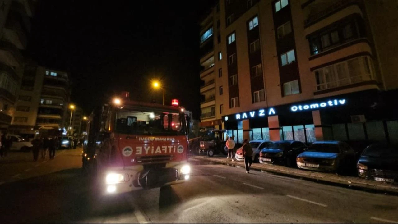 Kayseri’de evini ateşe veren şahıs binayı sokağa döktü! - 1. Resim