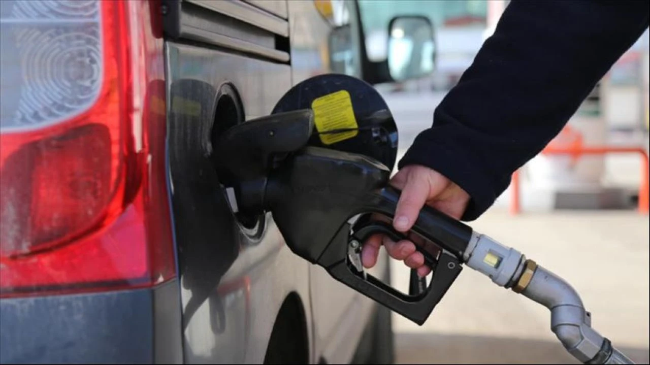 Motorine zam geldi, tabela değişti! Litresi 45 liraya çıktı - 1. Resim