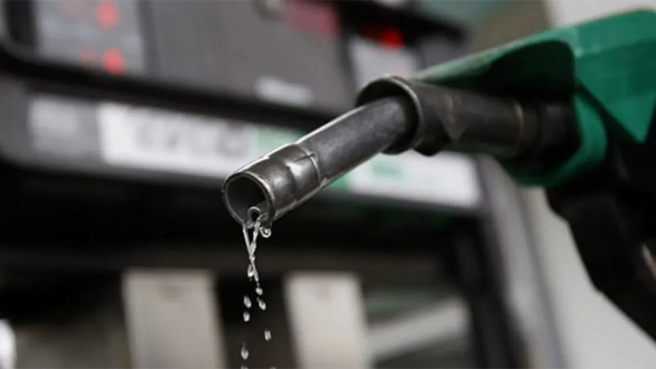 Motorine zam mı geldi? 23 Kasım akaryakıt fiyatları merak ediliyor - 2. Resim