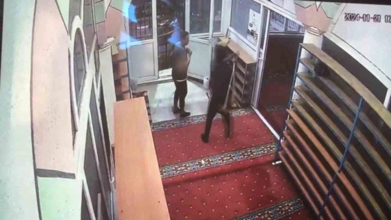 Müezzin ve cemaati camiye sokmayan şahıs hakkında karar verildi! - 2. Resim