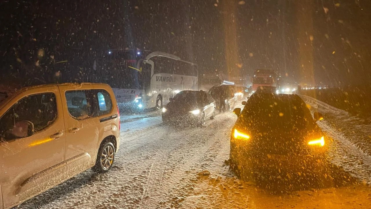 Son dakika | Bakan Uraloğlu duyurdu: Bolu Ankara yolunda ekipler teyakkuz halinde! - 2. Resim
