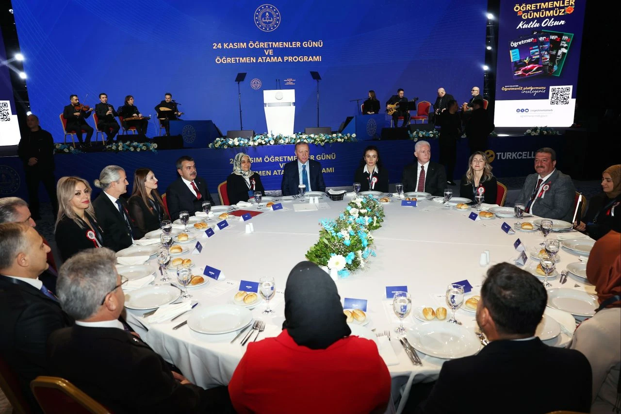 Son dakika | Cumhurbaşkanı Erdoğan: Okuyan sorgulayan kuşaklar yetiştireceğiz! - 1. Resim