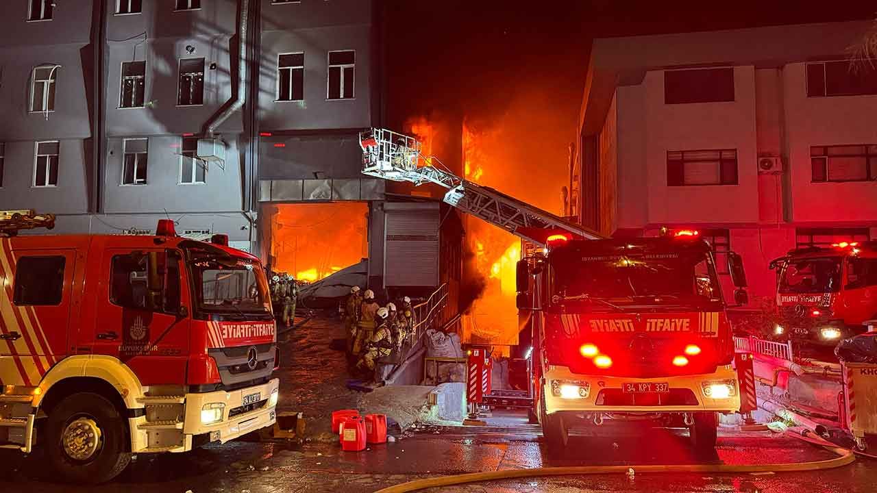 Son dakika | İstanbul'da fabrika yangını: Çok sayıda ekip sevk edildi