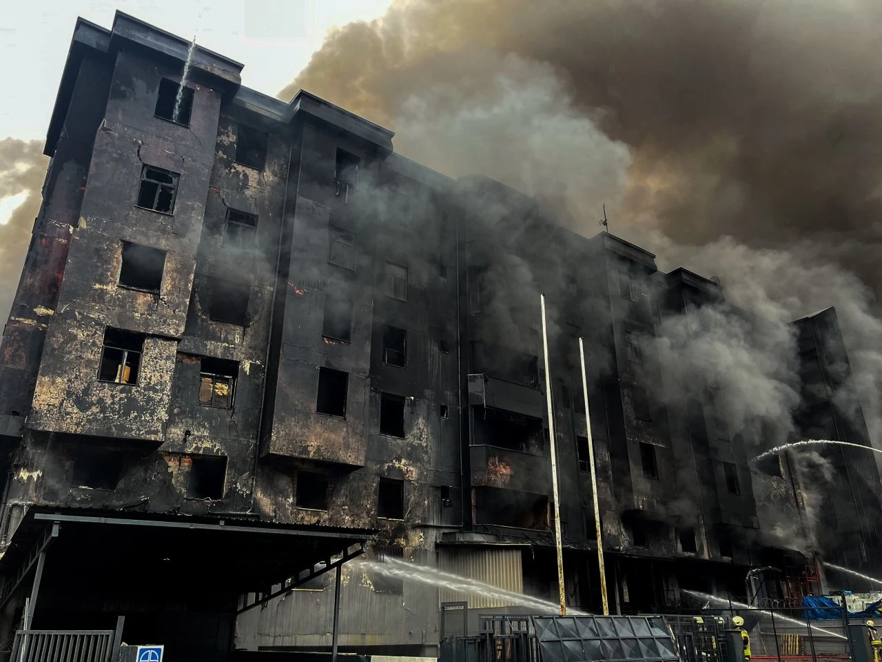 Son dakika | İstanbul'da fabrika yangını: Çok sayıda ekip sevk edildi