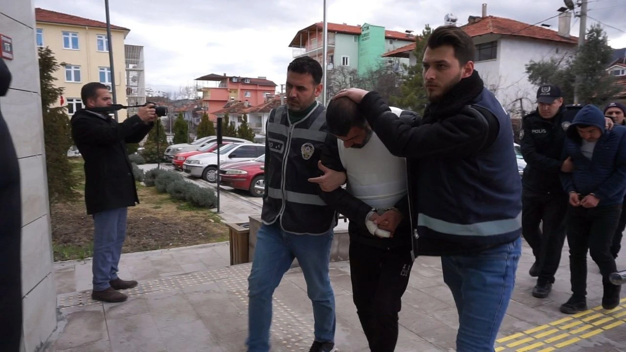 Arkadaşlarının sözünü dinledi, otel odasında eski eşini korkunç şekilde öldürdü! İğrenç sözler ortaya çıktı: 'Çok açık giyiniyor, namusunu temizle' - 3. Resim