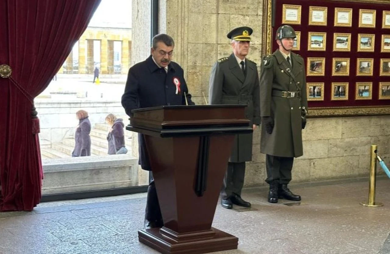 Bakan Yusuf Tekin, 81 ilden gelen öğretmenlerle Anıtkabir'i ziyaret etti - 3. Resim