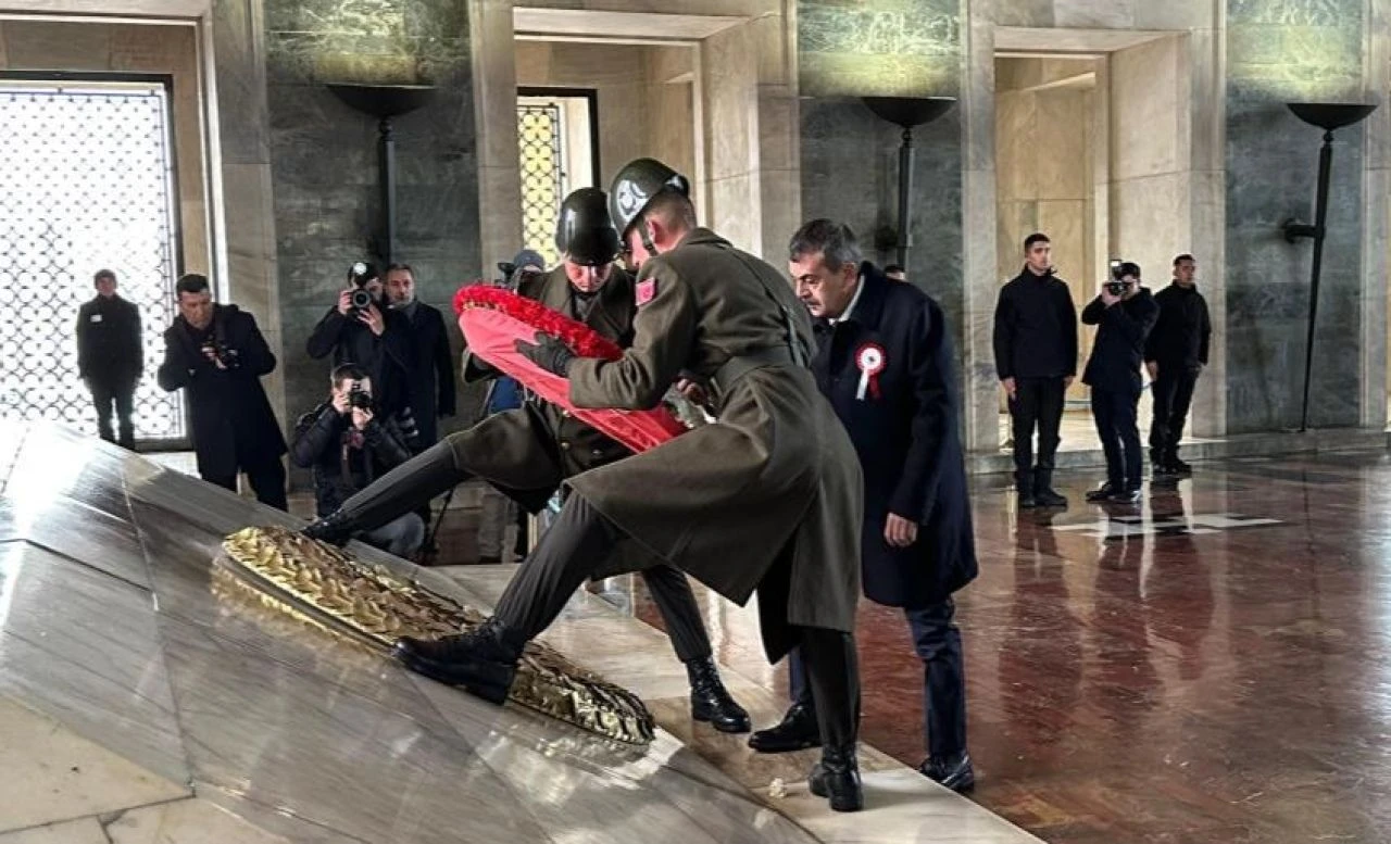 Bakan Yusuf Tekin, 81 ilden gelen öğretmenlerle Anıtkabir'i ziyaret etti - 2. Resim