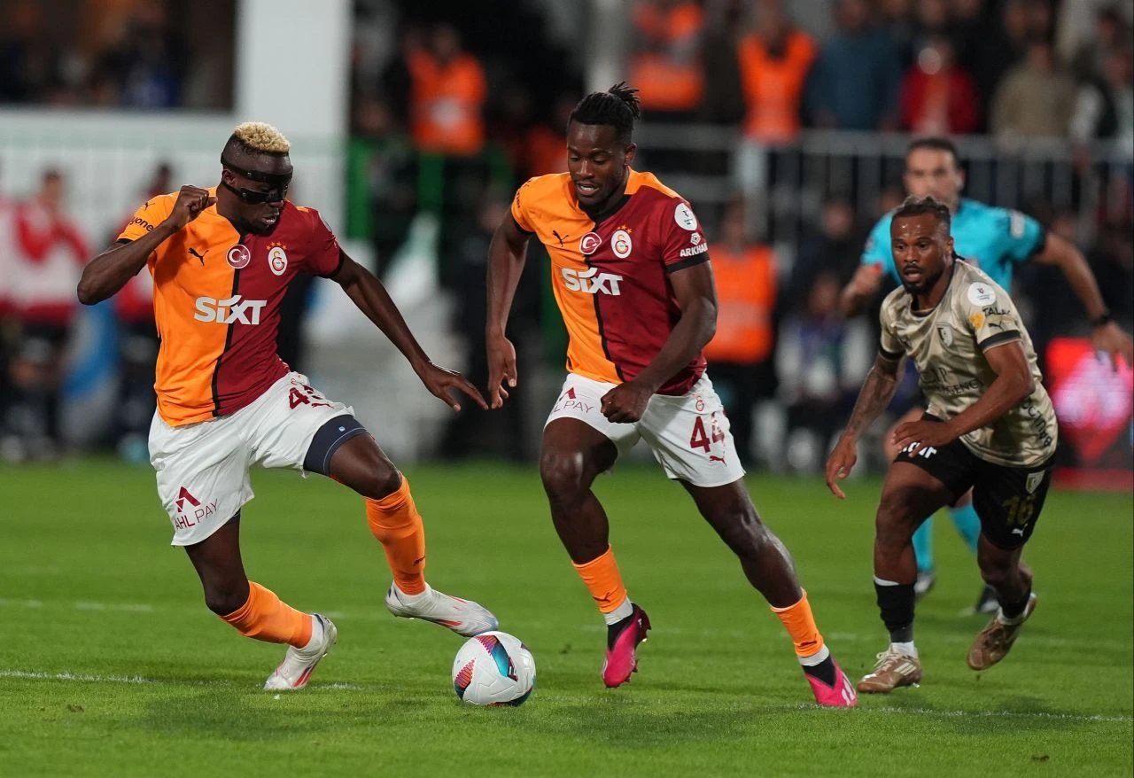 Batshuayi kendini Osimhen ile kıyasladı: Teknik olarak daha iyiyim - 2. Resim