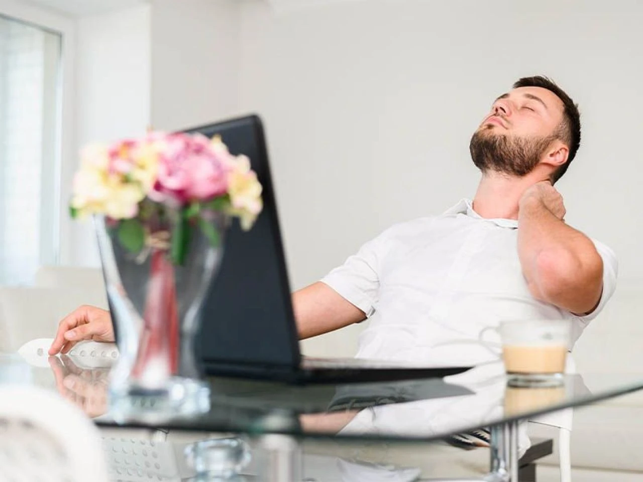 Boyun ağrısına iyi gelen şeyler: Boyun ağrısına iyi gelen hareketler, bitkiler ve karışımlar neler?