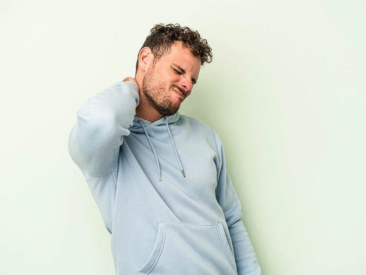 Boyun ağrısına iyi gelen şeyler: Boyun ağrısına iyi gelen hareketler, bitkiler ve karışımlar neler?