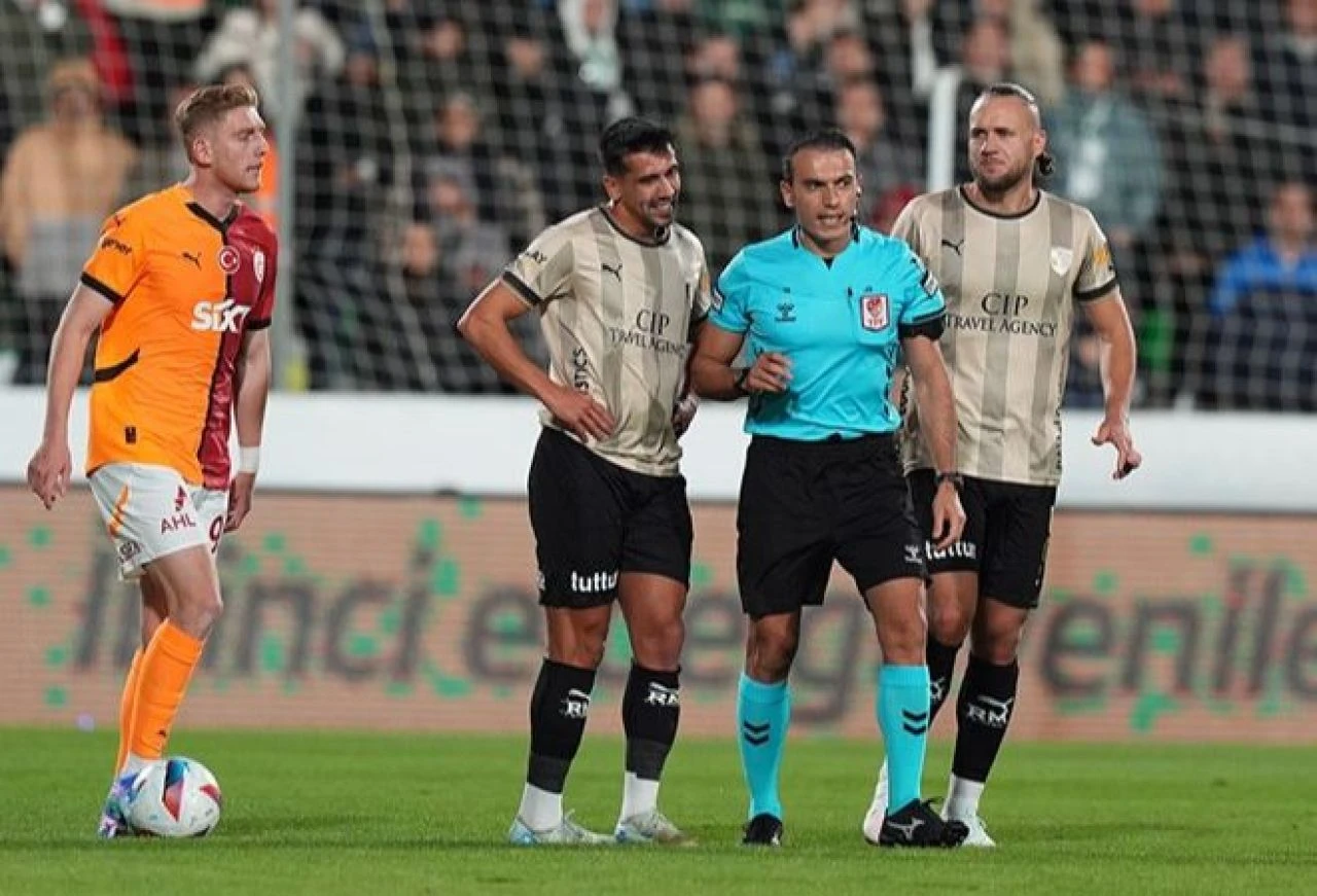 Fenerbahçe ve Galatasaray'ın hakem kararları için net yorumlar! Trio ekibi tartışmaları bitirdi