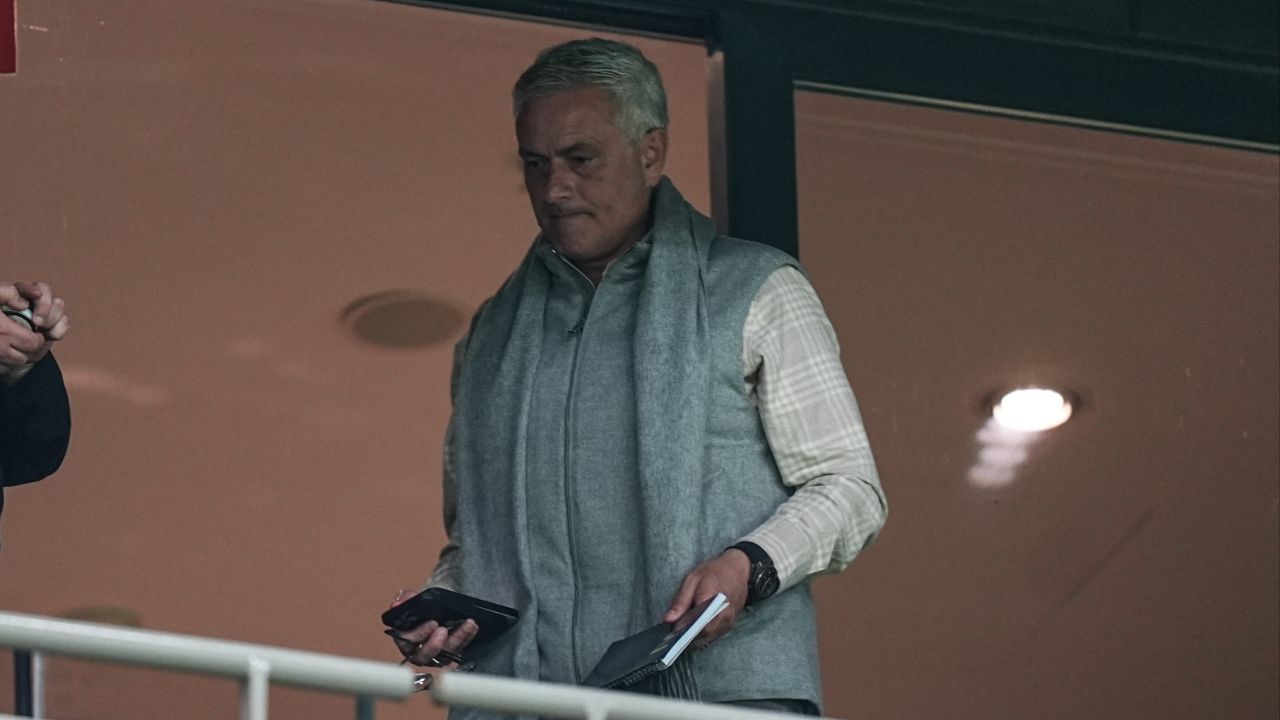 Jose Mourinho, Beşiktaş - Göztepe maçını tribünden izledi!