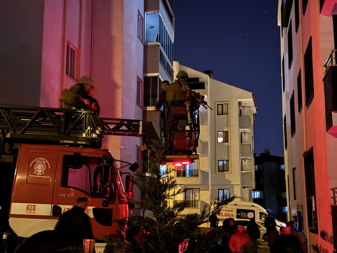 Özel harekatçılardan nefes kesen kadına şiddet operasyonu - 1. Resim