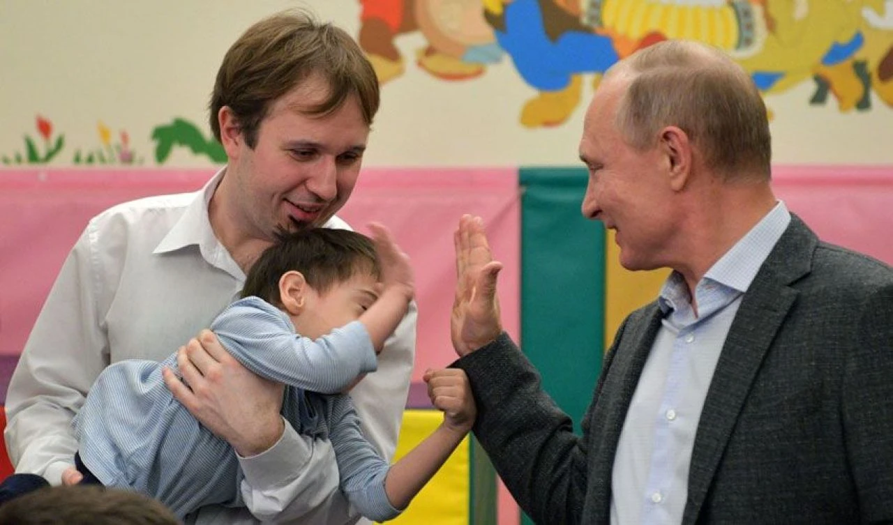 Rus lider Putin'den azalan nüfusa karşı yeni önlem: Çocuksuzluk propagandası yasak!