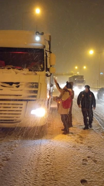 Son dakika | Ulaşıma kar engeli! Bakan Uraloğlu duyurdu: Bolu Ankara yolunda ekipler teyakkuz halinde! - 3. Resim
