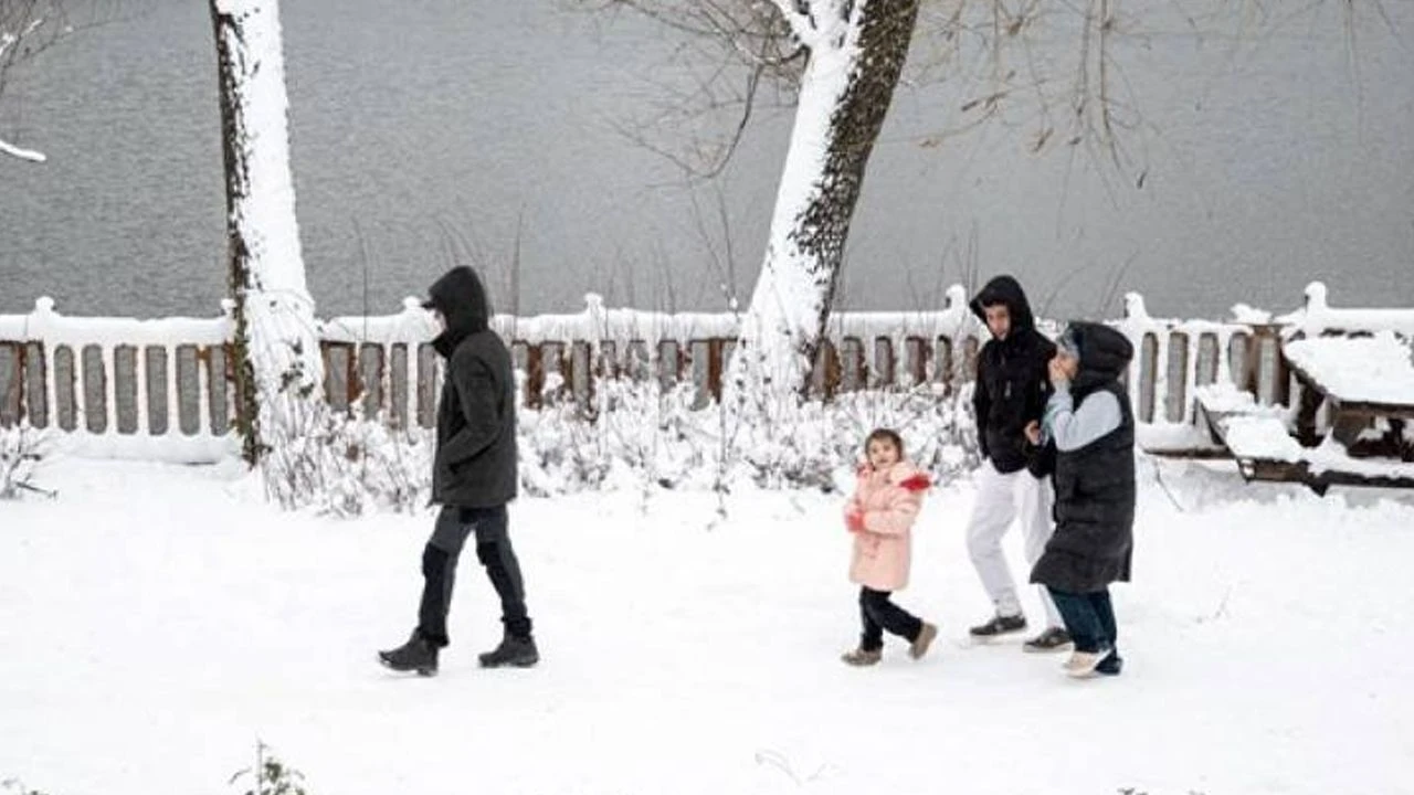 Bayburt'ta eğitime 1 günlük ara! Bugün Erzincan, Gümüşhane ve Trabzon'da okullar tatil mi? - 3. Resim
