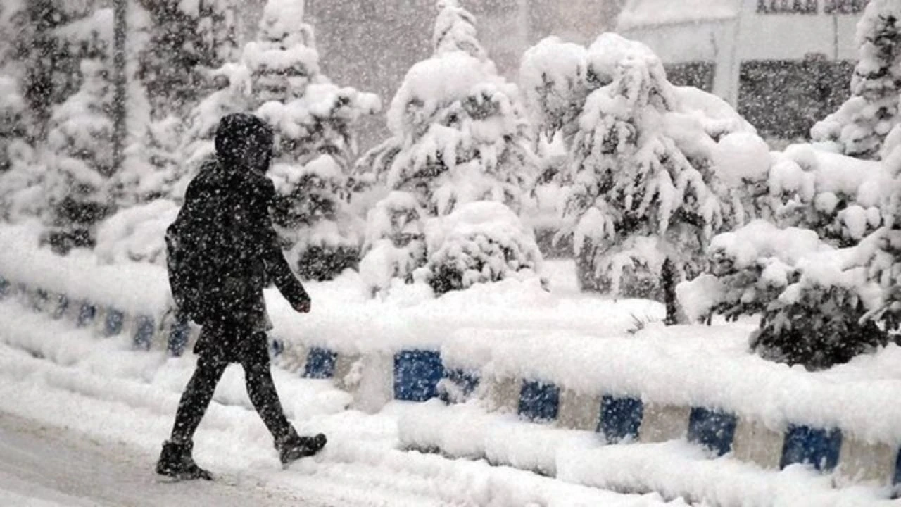 Kar tatili üniversiteleri kapsıyor mu? Üniversitelerin tatil olup olmadığı merak edildi - 2. Resim