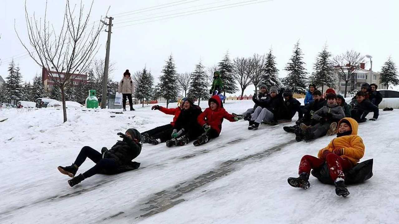 Karabük'ün hangi ilçesinde okullar tatil? 25 Kasım Pazartesi günü Bolu ve Düzce'de okullar tatil edildi mi? - 2. Resim