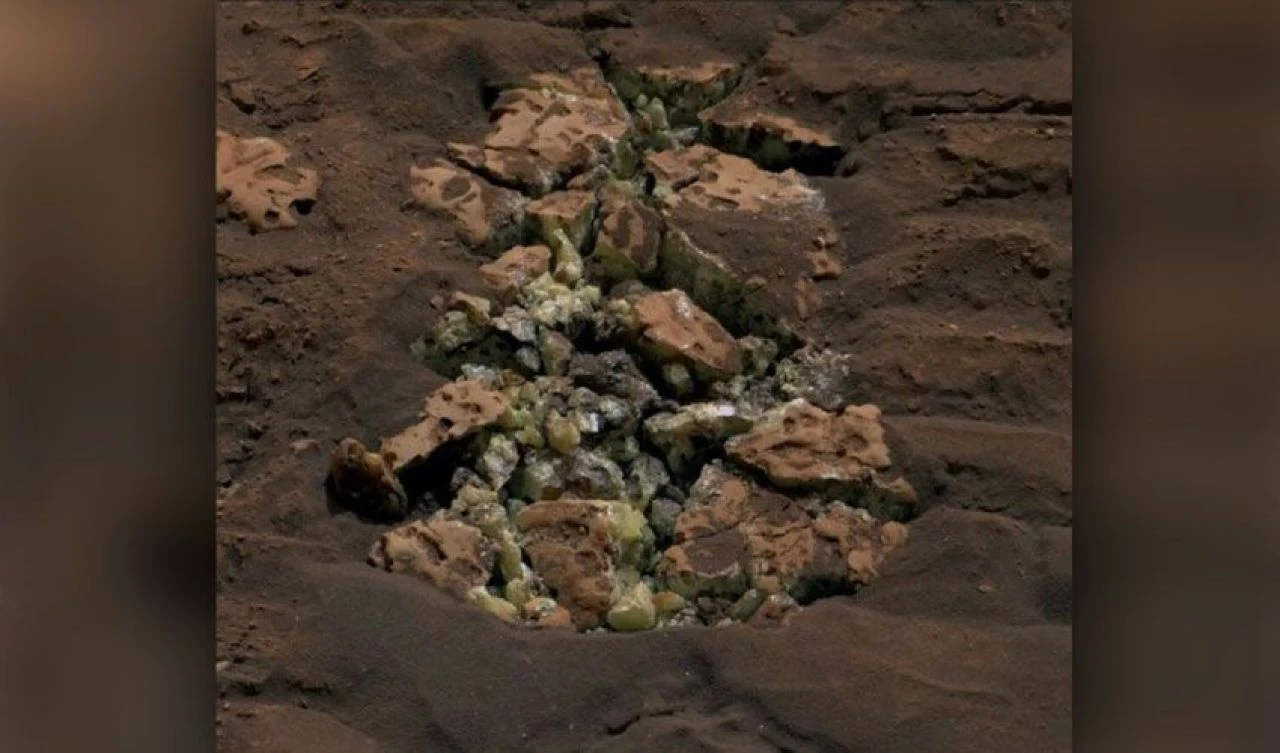 Mars'ta su varlığı için önemli ipucu: Kızıl Gezegen'de ilk kez saf kükürt bulundu - 1. Resim