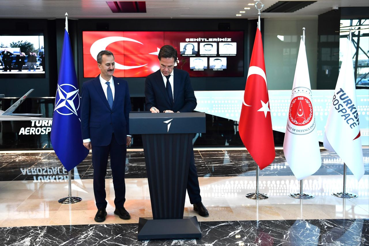 NATO Genel Sekreteri Rutte'tan TUSAŞ'a ziyaret! Hain saldırı sonrası taziye defterini imzaladı - 3. Resim