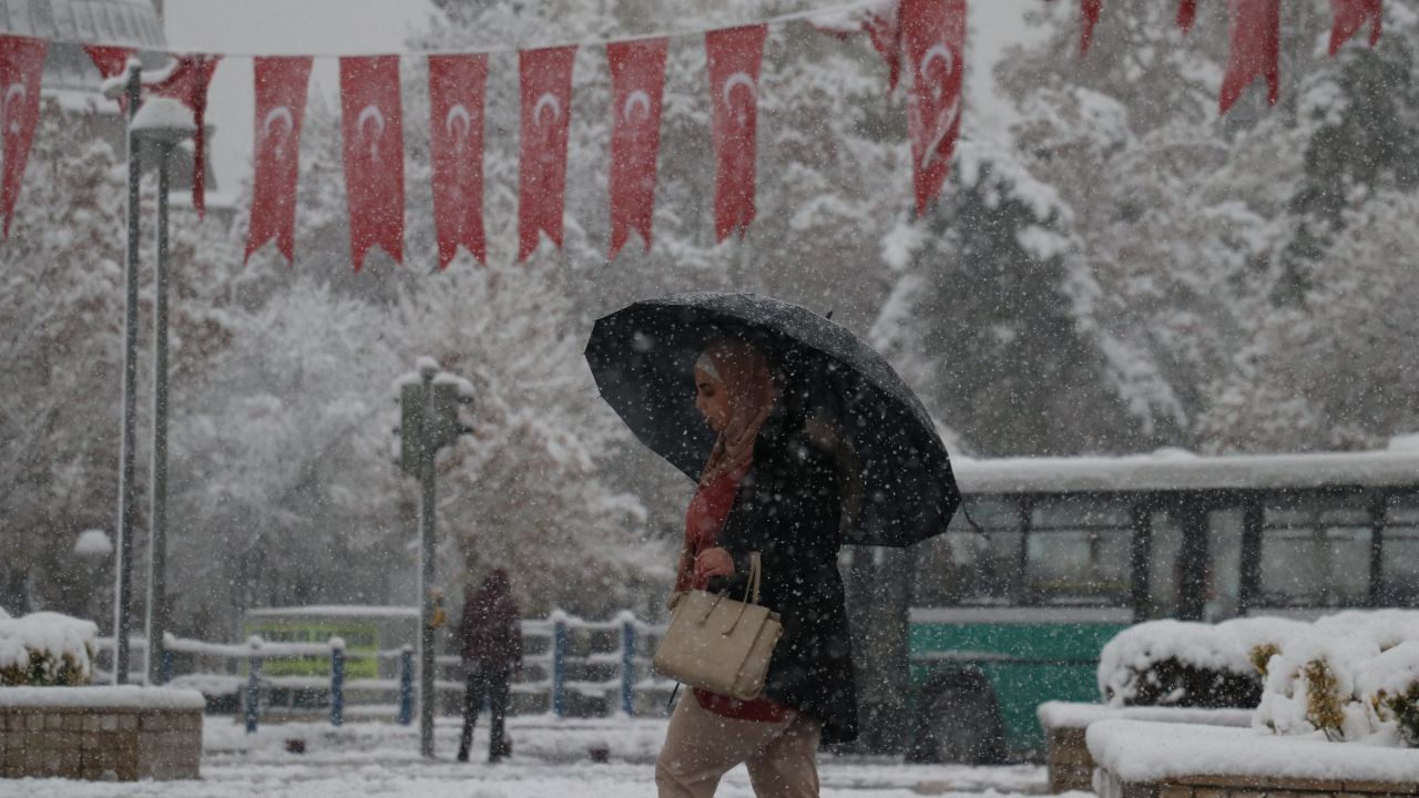 Sıcaklık daha da düşüyor! 11 ile turuncu 13 ile sarı kod verildi: 25 Kasım hava durumu raporu