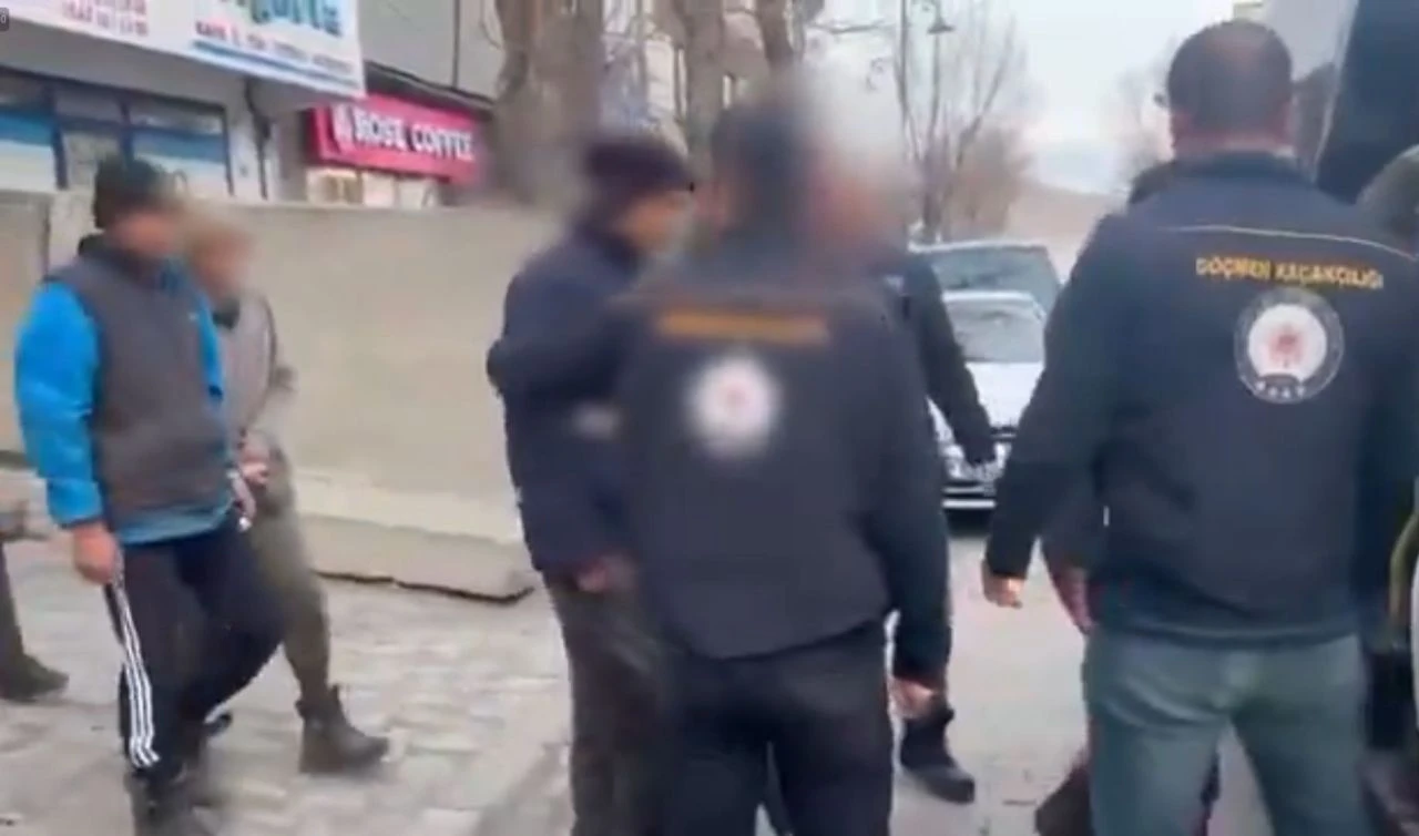 Son dakika | Kalkan-31 Operasyonu ile insan tacirlerine darbe! 43 organizatör yakalandı - 1. Resim