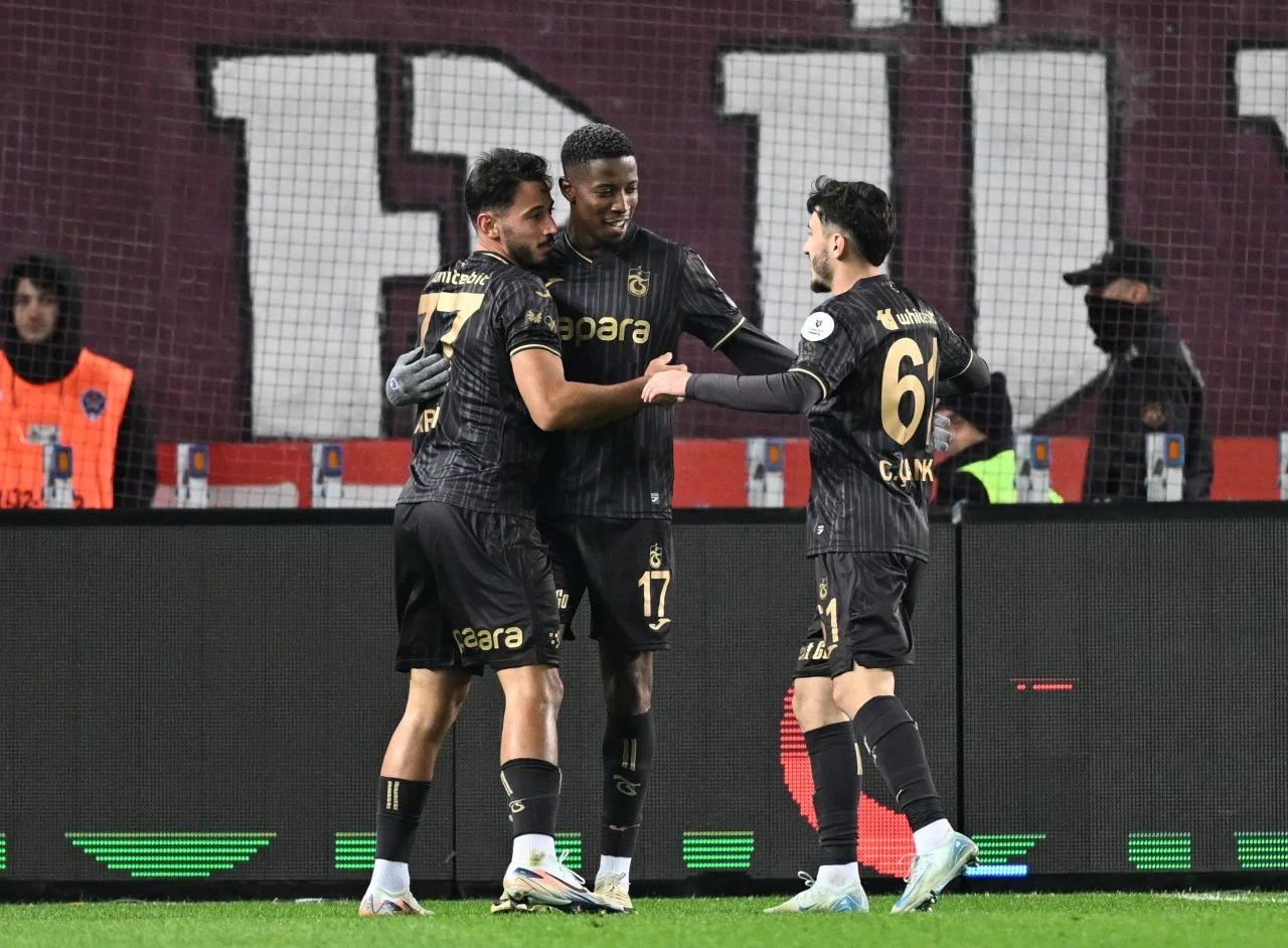 Trabzonspor evinde Adana Demirspor'u 5-0 mağlup etti! - 2. Resim