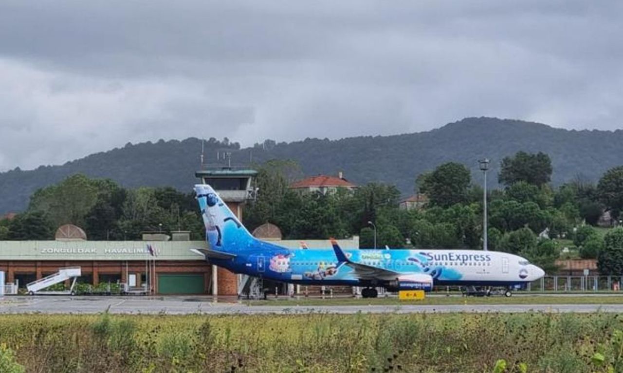 Zonguldak'a giden uçakta panik dolu anlar! Havalimanı teyakkuza geçti. - 1. Resim