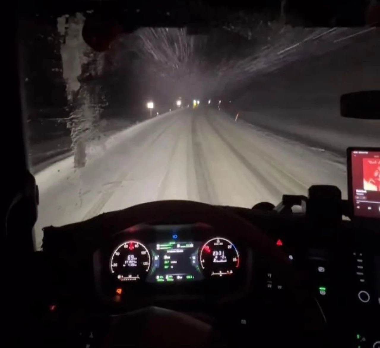 Kar yağışı yurdu esir aldı! Günlerdir aralıksız devam ediyor: Birçok ilde hayat durma noktasına geldi