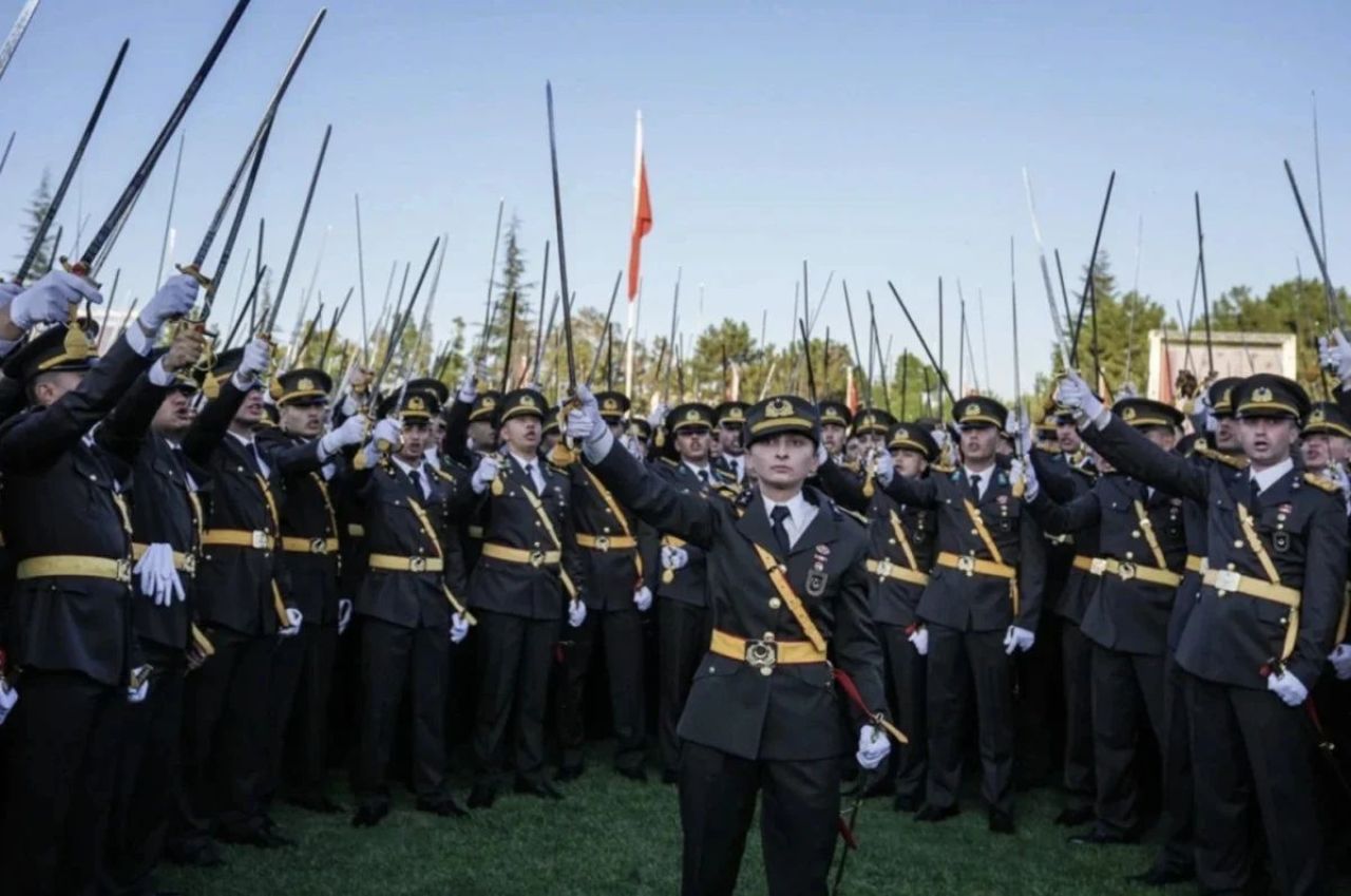 CHP'li Mustafa Adıgüzel'den 'teğmen' tehdidi! 'Bütün yapıyı yargılayacağız' - 2. Resim