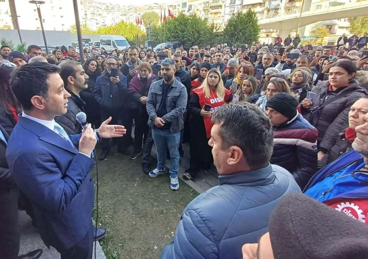 İzmir çöp dağlarıyla kokuyor! Vatandaş isyan etti - 2. Resim